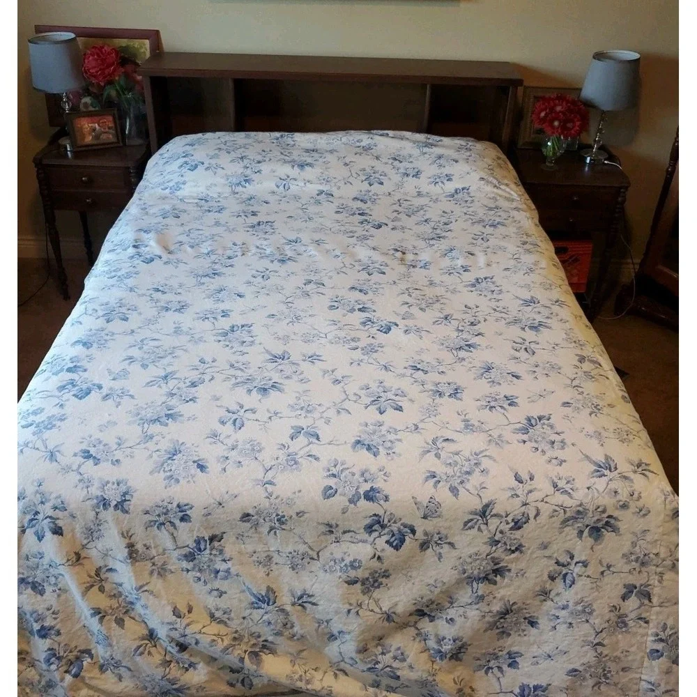 Twin XL Bed spread 100% Thick Cotton Reversible Blue White Floral Toile 67x96